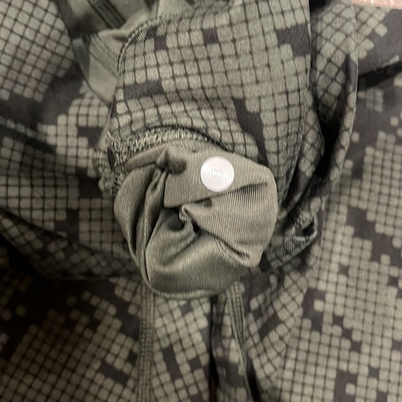 Lululemon cropped pants (capri legging) - Picture 4 of 4